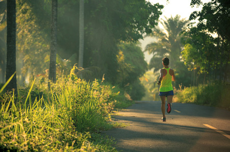 Infographic illustrating the importance of physical exercise in maintaining health, with benefits for cardiovascular fitness, strength, and mental well-being.